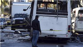 突尼西亞總統護衛隊巴士遭伊斯蘭國炸彈攻擊16：9_美聯社