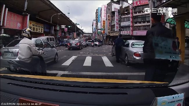 出入摩鐵要小心！鎖定名車偷裝GPS