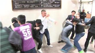 藝人金剛酒店鬥毆案　地檢署內再開戰