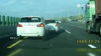 新車變傷車！掛臨時牌上國道糗親前車
