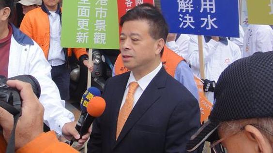 劉文雄回嗆挺朱藝人：年輕人不只懂屁