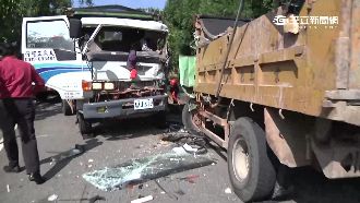 卡車對撞相視苦笑　兩駕駛是原來同事