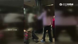 夫妻搶小孩失控大吵　店員抱走娃解危