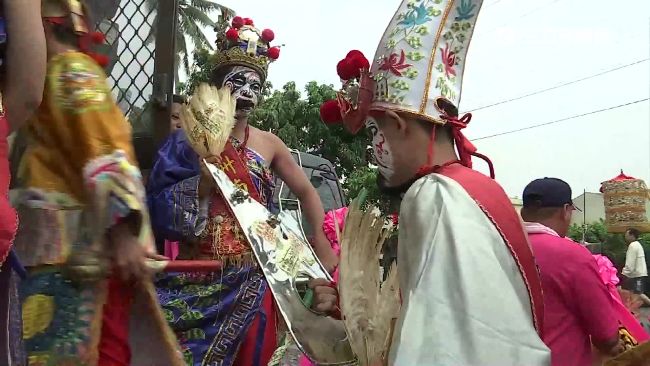 南州迎王遶境！眾家將直衝民宅抓鬼