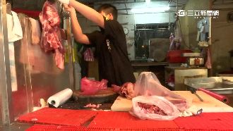 市場現「豬肉大盜」　整頭抬走塞進車