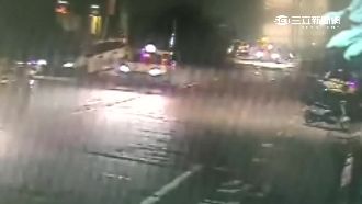 自撞路邊3車　小黃司機稱：看見怪影