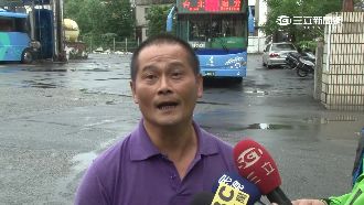 被鎖卡就標罵三字經　司機火大反擊！