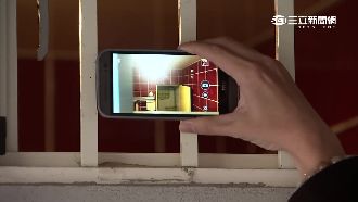 偷拍狼拿手機進氣窗　母女洗澡全都錄