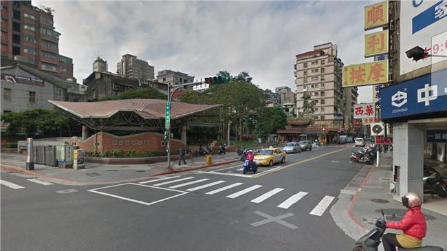 遭狠客亂刀砍　按摩女郎送醫無心跳
