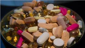 維他命－flickr/Steven Depolo
https://www.flickr.com/photos/stevendepolo/7315144242