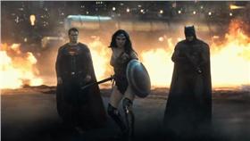 蝙蝠俠對超人　翻攝自FB影片