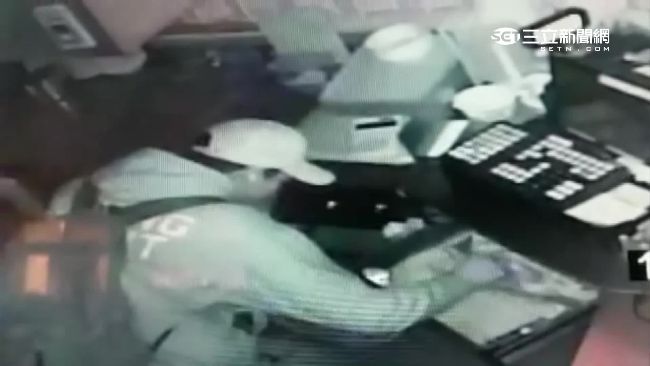 潛入小南門偷錢　美國旅客爽遊日本
