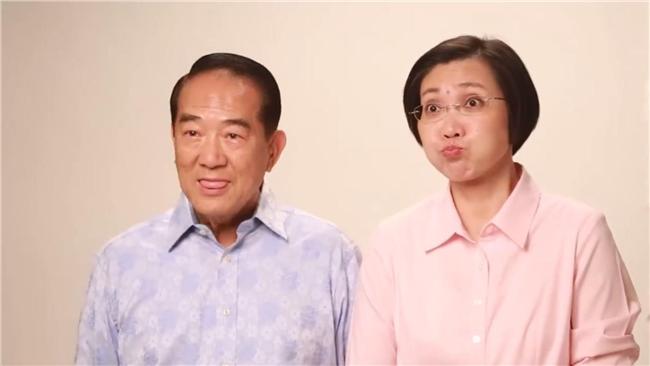 宋楚瑜萌吐舌放超開　徐欣瑩猛憋笑！