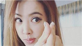 ▲蔡依林放上愛心手勢照。（圖／翻攝自蔡依林臉書）