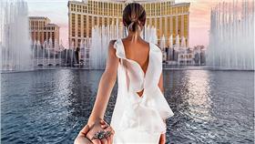 背影牽手照
翻攝ｉｇ
https://www.instagram.com/muradosmann/
