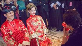 黃曉明,Angelababy,當爸,孩子(黃曉明臉書 https://www.facebook.com/HuangXiaoMingFans/photos/pb.163852550305163.-2207520000.1449142147./1073831155973960/?type=3&theater)