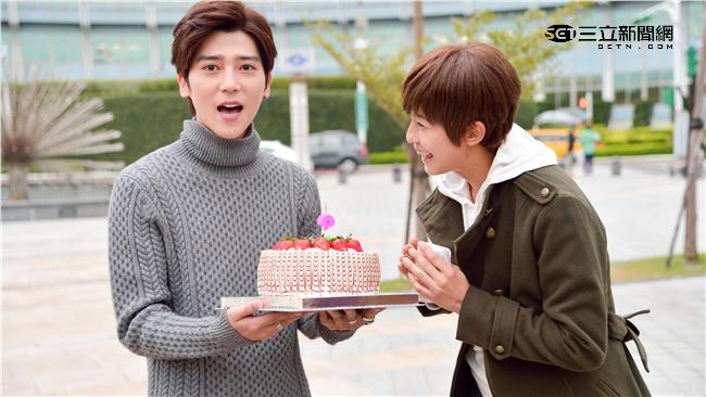 賴雅妍慶生　畢書盡盼早日遇真命天子