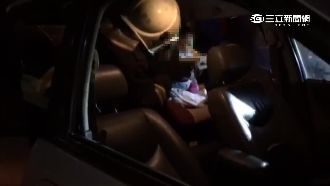 2歲幼女反鎖車內　糊塗老爸竟這樣幹