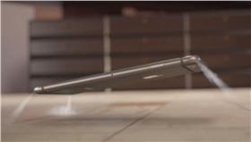 iPhone概念影片－翻攝自Sonitdac YouTube影片
https://www.youtube.com/watch?v=D3J7R6WBJJc