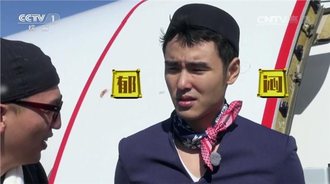 影／阮經天束小蠻腰　扮空姐濕身送餐