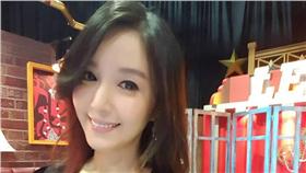 蔡郁璇、雅典娜轟趴/蔡郁璇臉書