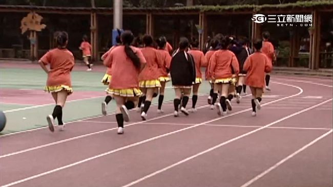 學生未達標　師行「連坐法」全班打