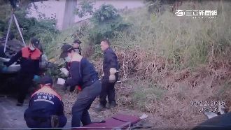 酒後摔下高架橋　人卡車底2傷1逃