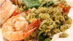 青醬、義大利麵flickr－Keith McDuffee

（https://www.flickr.com/photos/gudlyf/4495099430/in/photolist-7Rdysj-6Lirpy-iYsRZR-7A6YV2-apPohy-4rYLm-2JxYz-mN8gpn-bVqkvw-6LimJ5-6RFBaS-7Q8EAB-6RqP9E-nPwVqp-7ADMmA-79WRxd-9Es2KP-4DrQAX-f36LkA-2eEvAW-9XrGT3-79T22z-x5MN9-7T54hJ-dt9hMR-2GjhV6-b65sF-ffa1Er-8SxxRA-6LirJE-9sm84y-6Leihk-6Lis75-6NQPV3-2eEvEh-66F4hW-2XpuzC-48dHVB-ajtdMU-6Lehbe-6Leg26-bCgVRJ-8SxxMf-e2irJ8-ffpgGu-aJDVGV-6LeiT4-6Liq4b-6LeeBH-6Liofu）