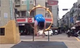 搶救選情出大絕　藍委參選人跳火圈