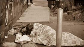 街友_Franco Folini,flickr CC License
http://ppt.cc/v9HIU