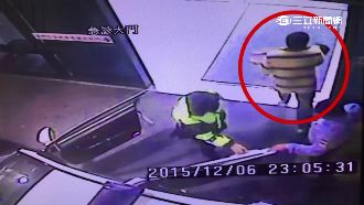 父為休克女求救　警車變救護車協助