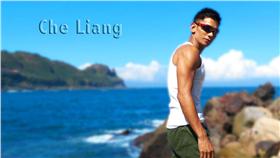 亮哲,健身(臉書 https://www.facebook.com/519399914820220/photos/pb.519399914820220.-2207520000.1449751975./901721166588091/?type=3&theater)