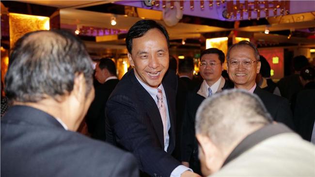 胡志強操總統盤　朱立倫小梨渦回來了