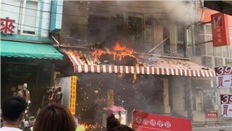 嘉義市文化路大火！4大1小受困公寓