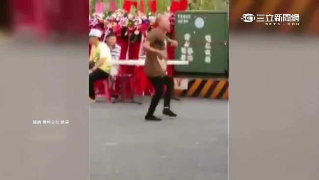 高雄舞棍阿伯出沒！穿女裝熱舞不怕看