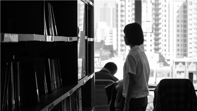 已婚工友戀女童　圖書館角落奪第一次
