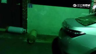 「有人打我」　失控哥丟瓦斯桶砸車