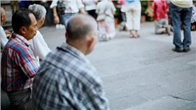 老人－翻攝自flikr.cc/SungHsuan Wang
https://www.flickr.com/photos/wasimark/509376771