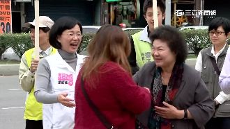 好親民！陳菊首度北部輔選站路口拜票