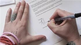 寫信,辭呈,(Dplanet:: https://www.flickr.com/photos/dplanet/2075022319/in/photolist-4an2QT-oajhoD-mZSE4Y-ypk7Dk-7jn4js-82oqn1-5qr1tj-6Jqj6d-rLYuDK-82kjUZ-8MurBz-rW1mqh-4xSkr7-4xN7Rp-5AGLeg-rFqq-4an2QR-JaAPS-2G7UNs-7CHdwB-2G3yTD-8eNEBV-boDjwp-82kjFK-82kjcx-a36mcs-pEmizG-4wGXsV-7Mjyr-agnmym-dV8Tsv-dV8Tre-amBUf2-82oqzN-4ceJaX-oPqtDw-663hca-7Mjqzb-4xK318-dVesL7-dVesKm-dVesHW-4xPeZm-8WVpD6-amEPsA-amBUW8-amEJmQ-amBW7i-amEQu3-bhxtcM)