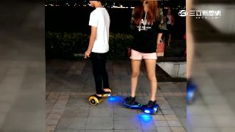 獨／時速22公里！電動獨輪車難操控