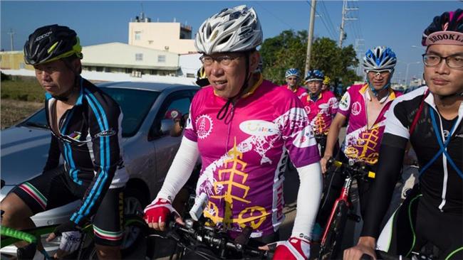 柯P「鍵盤騎車」？網友秀證據打臉