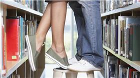 情侶,圖書館／翻攝自百度