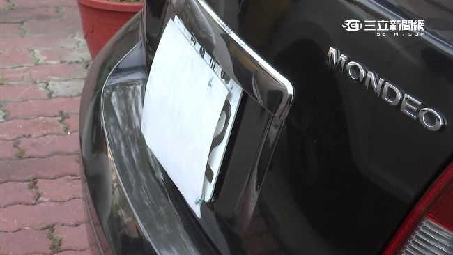 怕了檢舉達人　全街狂遮車牌自保