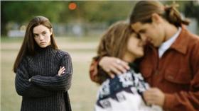 外遇,抓姦,徵信社
圖／翻攝自百度百科
http://image.baidu.com/search/detail?ct=503316480&z=0&ipn=d&word=%E5%A4%96%E9%81%87&step_word=&pn=3&spn=0&di=7519095760&pi=&rn=1&tn=baiduimagedetail&is=&istype=0&ie=utf-8&oe=utf-8&in=&cl=2&lm=-1&st=-1&cs=1946610897%2C1202026247&os=3612003676%2C2300661689&simid=3487887780%2C523684774&adpicid=0&ln=1000&fr=&fmq=1450253326068_R&ic=0&s=undefined&se=&sme=&tab=0&width=&height=&face=undefined&ist=&jit=&cg=&bdtype=0&objurl=http%3A%2F%2Fnewsxml.cnool.net%2Fnewspic2011%2F2013%2F2013-5%2F2013-5-20%2F635046361436250000.jpg&fromurl=ippr_z2C%24qAzdH3FAzdH3Fgjof_z%26e3Bvg55s_z%26e3BgjpAzdH3Fa-8-bAzdH3F8m0mnmAzdH3Fc_z%26e3Bip4s&gsm=0