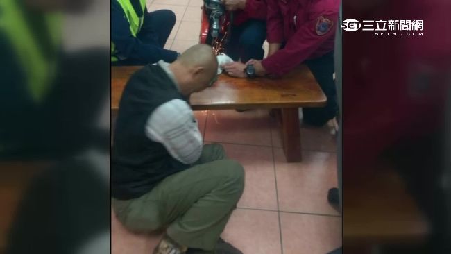 銬上同隻手　電鋸切手銬嚇壞酒駕男
