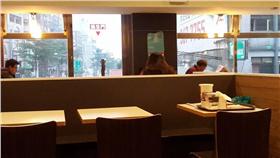 速食店大嬸自我感覺良好 （圖／翻攝自臉書社團爆料公社）