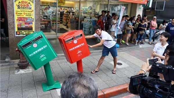 台灣十大爆紅景點　超萌歪腰郵筒奪冠