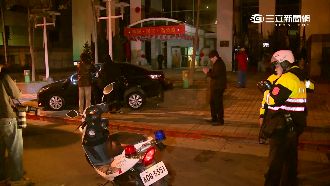 毒蟲躲警闖紅燈釀禍　衝上國民黨部前