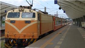 台鐵加開班次 圖/翻攝自Cheng-en Cheng flickr
https://www.flickr.com/photos/rail02000/3748827103/in/photolist-6HgHG4-6HgHsp-6HkKqA-6HgGM6-6HkJTN-6HkJf3-6HgFvi-6HgFcg-6HkHnf-6HgEGt-6HkGQY-6HgE4r-6HkG7S-6HkFMU-6HkFrS-6HgCTB-6HkEUd-6HkECm-6HkEm1-6HkE5b-6HkDQu-6HgBjT-6HgB6F-6HgAPB-6HkCSY-5UbCT7-5UbCCu-5U7gxB-5UbCoy-5UbCeU-w7ZHEi-BuUT6-pTknXv-pRpFuU-pB84W7-pTkor6-oWLScP-pB939B-pBb6kf-pB5zzH-vQvrut-vQo7qG-pRpHgj-pTkpJB-oWHUzw-oWHUx7-pTvgWX-pB5B3n-pTDpKy-pB93UV